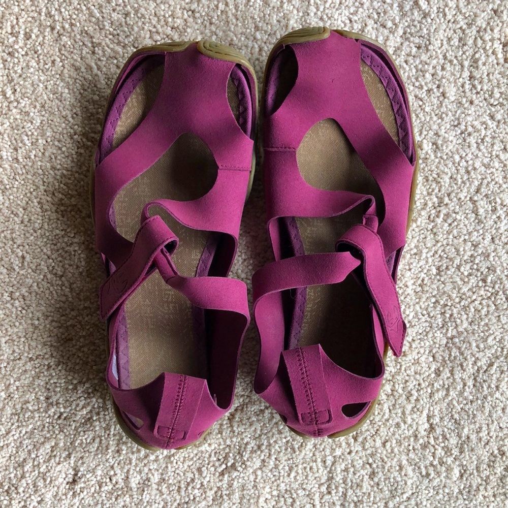 Wildling Plum Feather Sandals